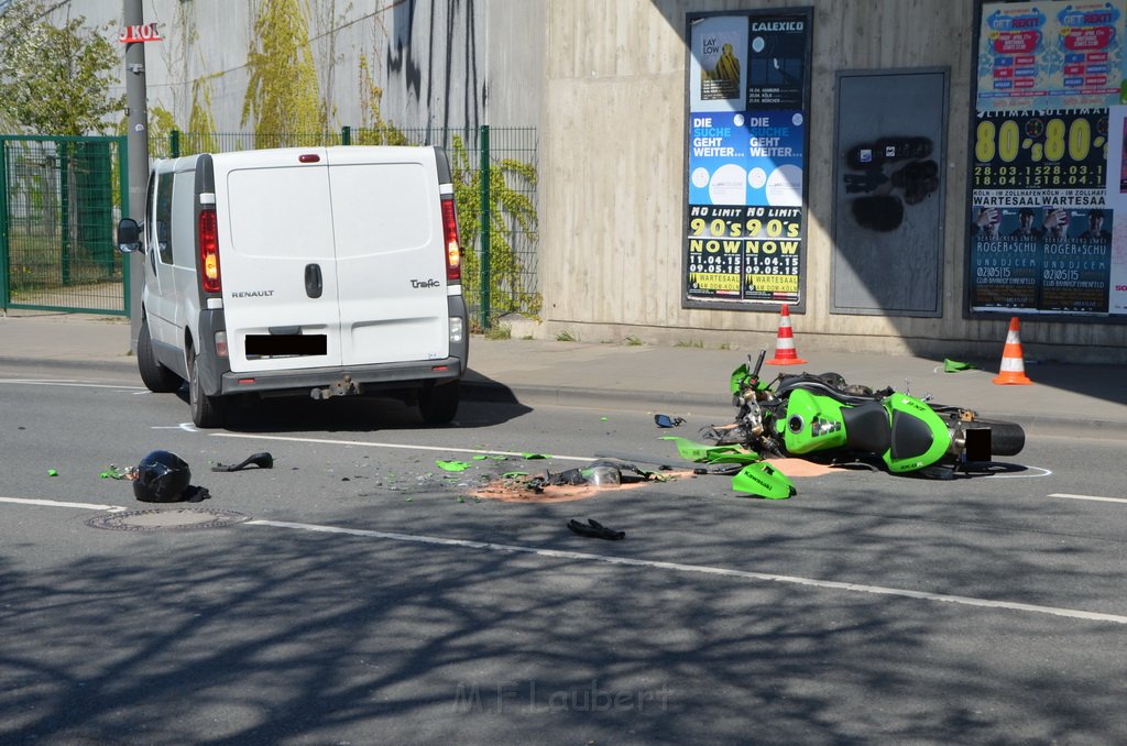 Schwerer VU Krad Kleintransporter Koeln deutz Gummersbacherstr P139.JPG - Miklos Laubert